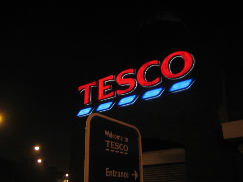 tesco storefront sign