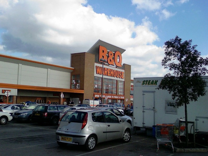 b&q store - kingfisher storefront